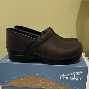 Dansko Women’s Antique Brown Clogs